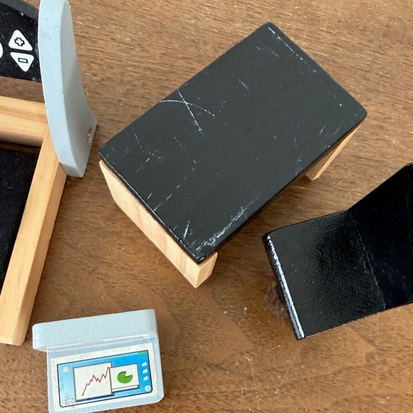 KidKraft Wooden Dollhouse Furniture Lot of 13 - Picture 10 of 11